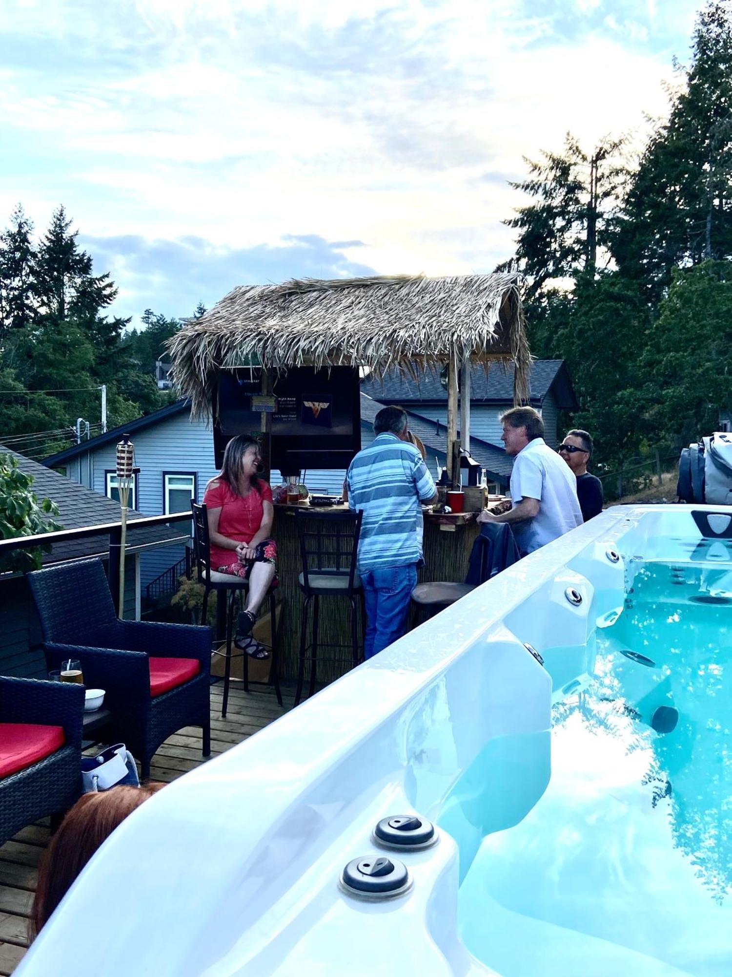 Trader Vics Tiki Bar N Grill Villa Nanaimo Exterior photo